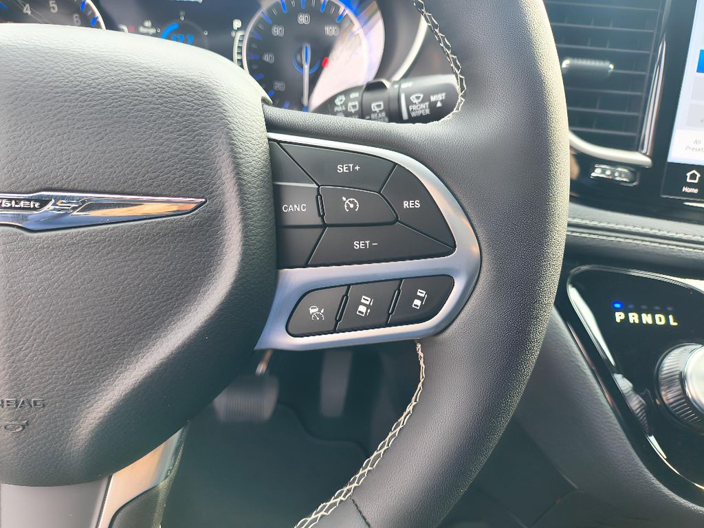 2026 Chrysler Pacifica Select - Diamond Black Crystal Pearlcoat exterior view 16