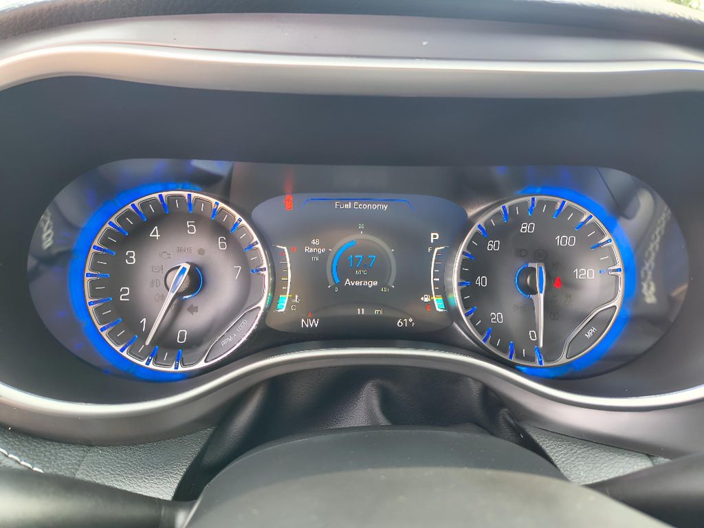 2026 Chrysler Pacifica Select - Diamond Black Crystal Pearlcoat exterior view 17