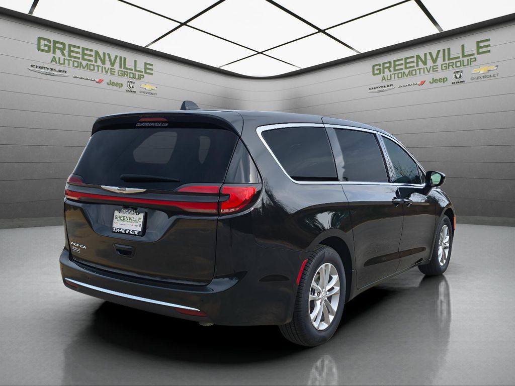2026 Chrysler Pacifica Select - Diamond Black Crystal Pearlcoat exterior view 8