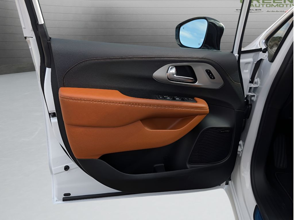 2026 Chrysler Pacifica Pinnacle - Bright White Clearcoat exterior view 17