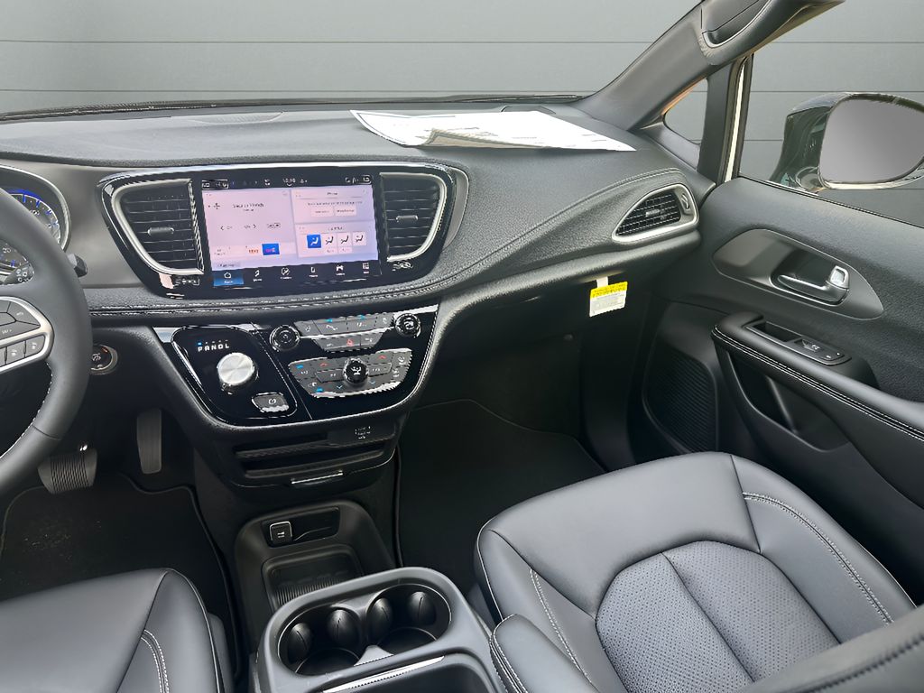 2027 Chrysler Pacifica Select - Bright White Clearcoat exterior view 16