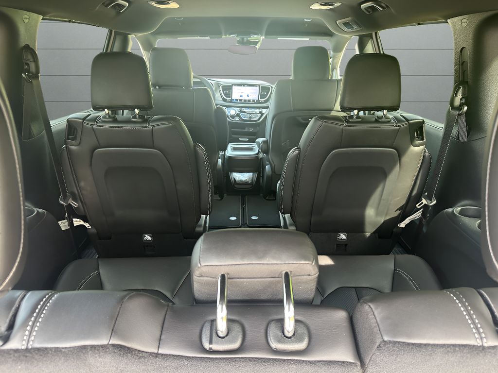 2027 Chrysler Pacifica Select - Bright White Clearcoat exterior view 11