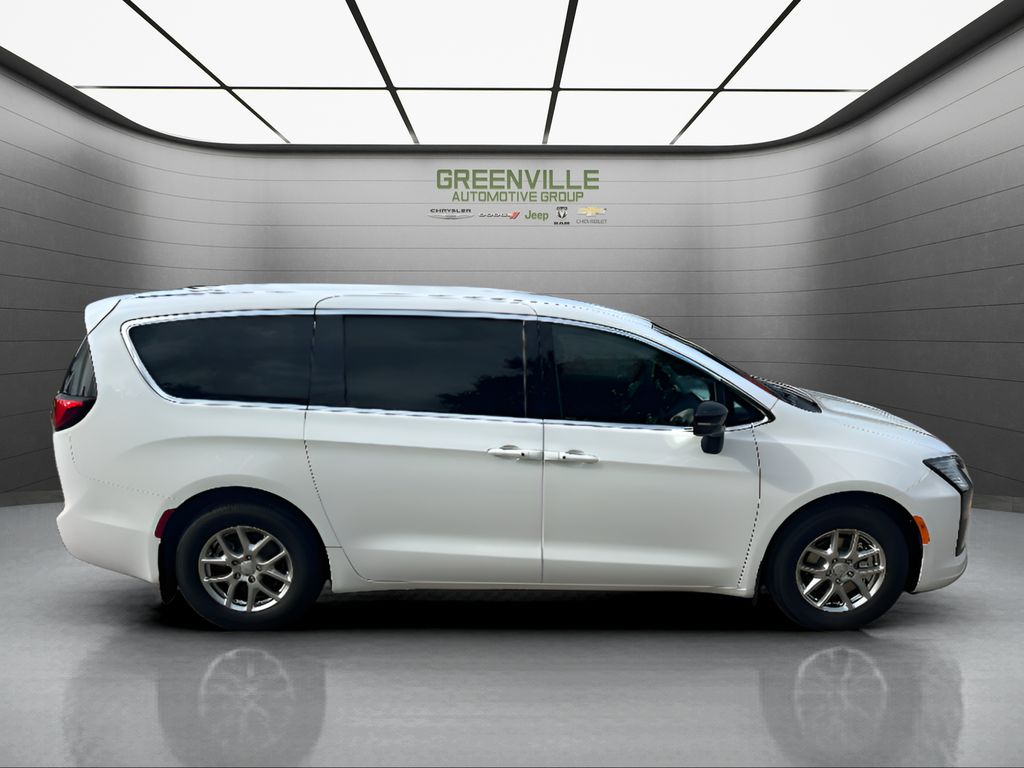 2027 Chrysler Pacifica Select - Bright White Clearcoat exterior view 4
