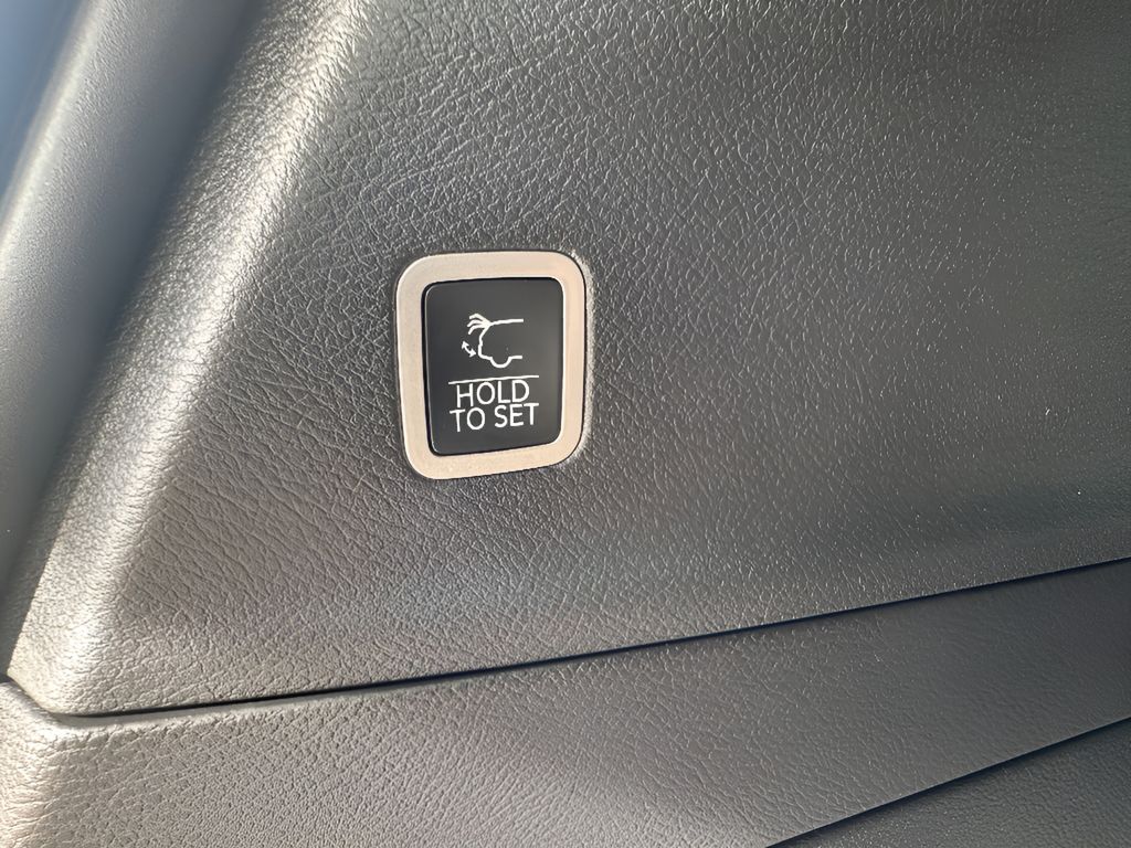 2027 Chrysler Pacifica Select - Bright White Clearcoat exterior view 12