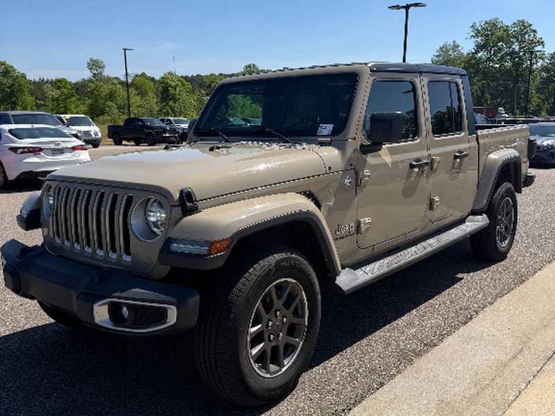 2020 Jeep Gladiator Overland - Gobi Clearcoat exterior view 1
