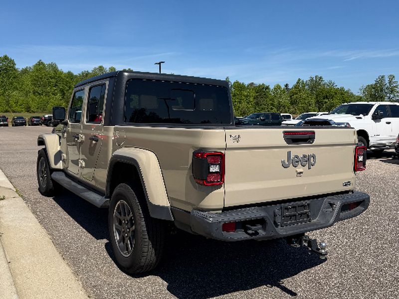 2020 Jeep Gladiator Overland - Gobi Clearcoat exterior view 2