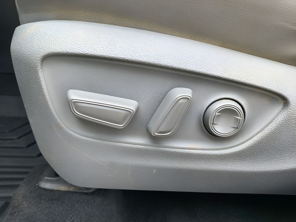 2023 Toyota Highlander Limited - Magnetic Gray Metallic exterior view 15