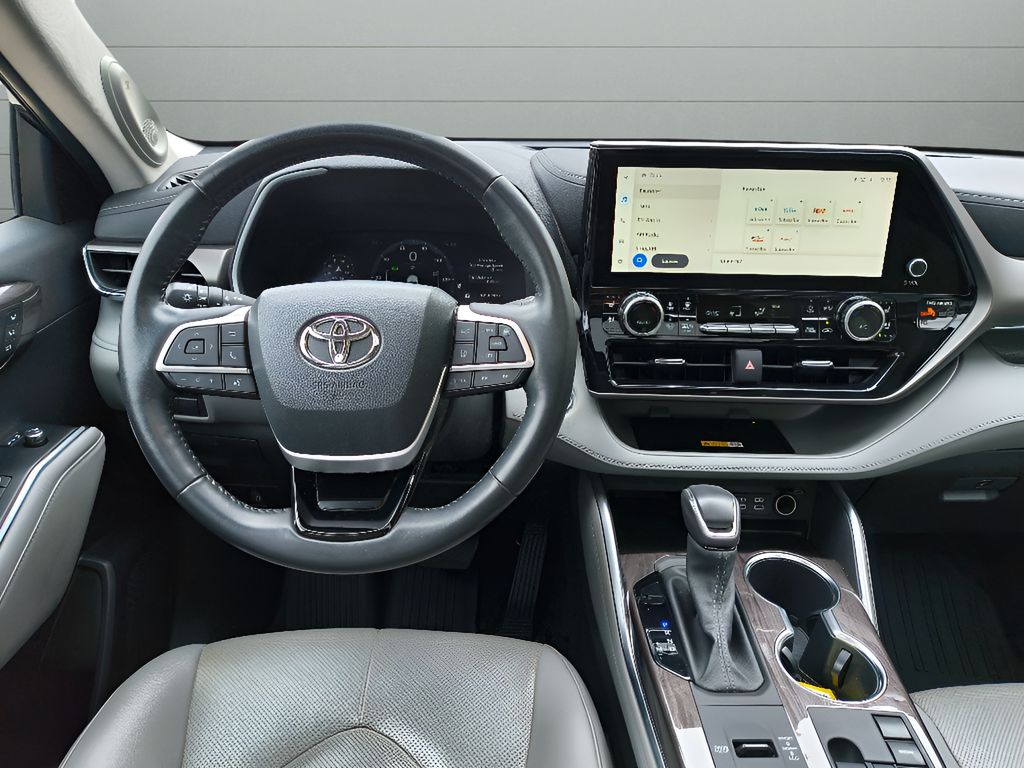 Used 2023 Toyota Highlander Limited