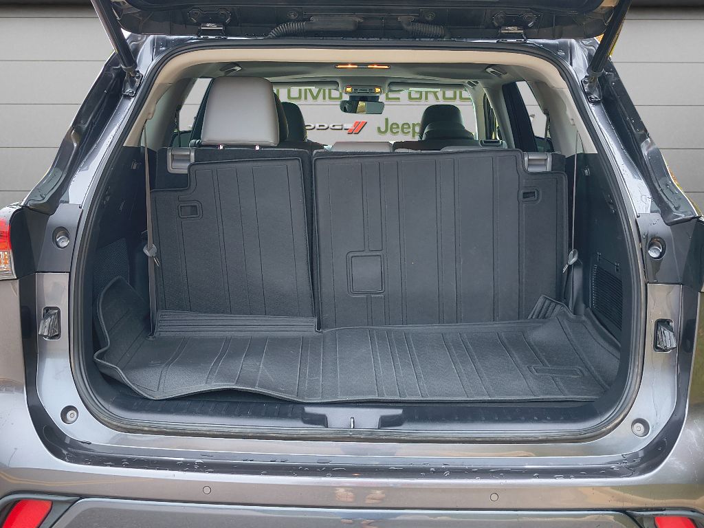 2023 Toyota Highlander Limited - Magnetic Gray Metallic exterior view 7