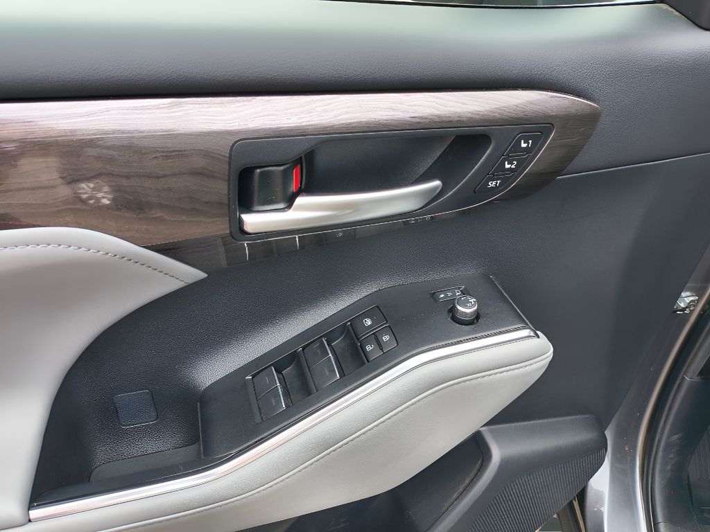 2023 Toyota Highlander Limited - Magnetic Gray Metallic exterior view 13