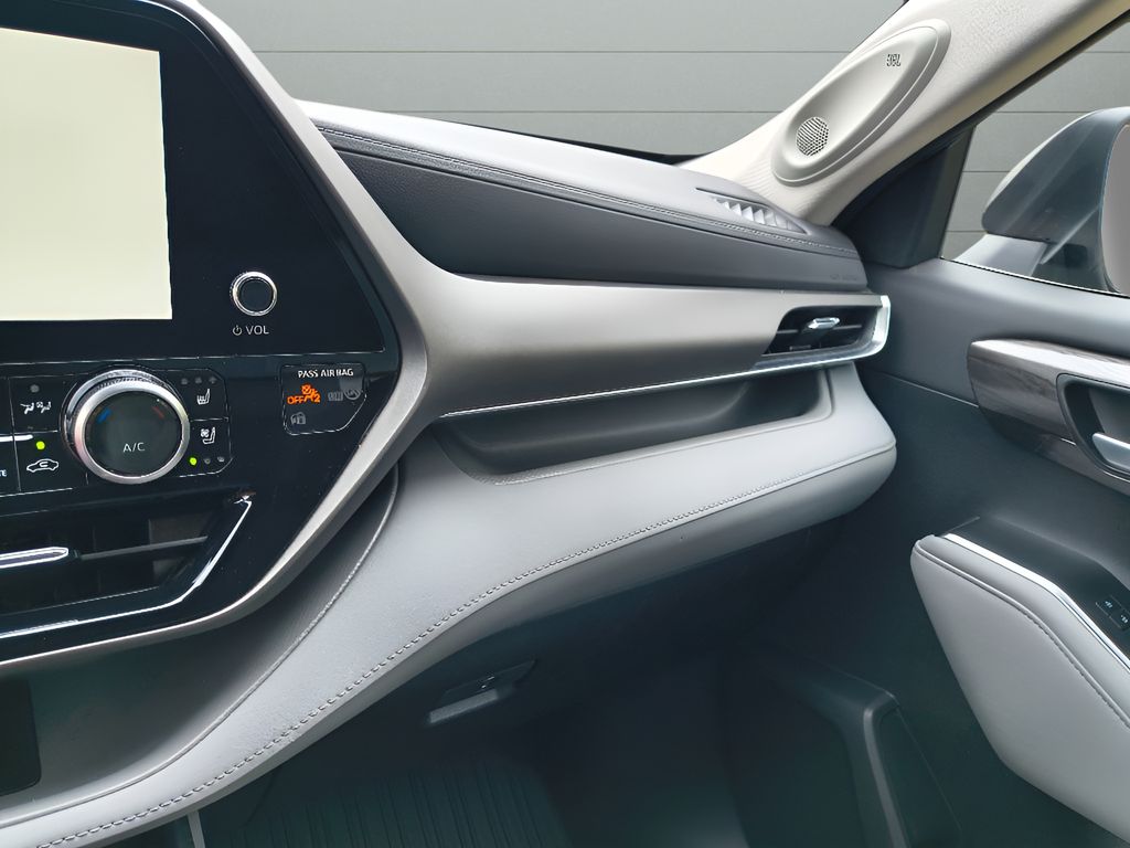 Used 2023 Toyota Highlander Limited