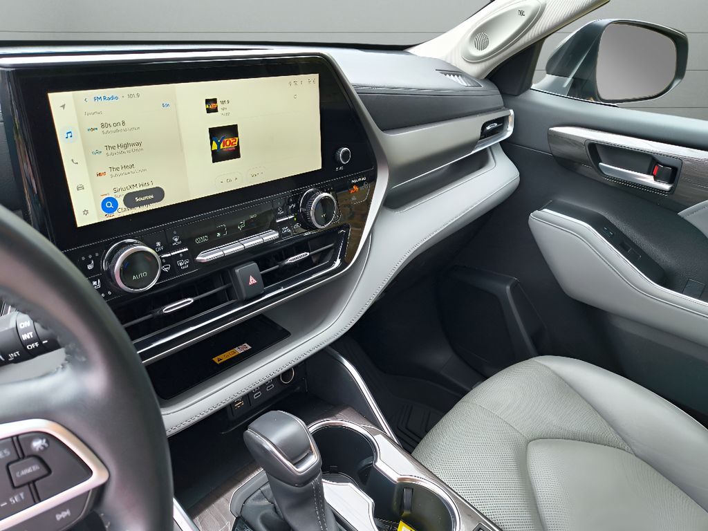 Used 2023 Toyota Highlander Limited