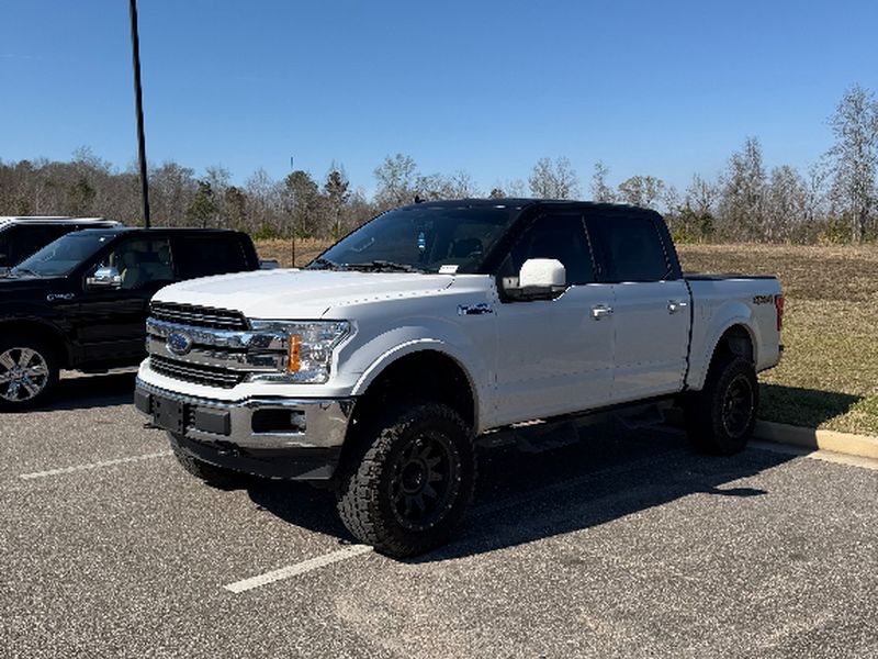 2019 Ford F-150 LARIAT - Oxford White exterior view 1