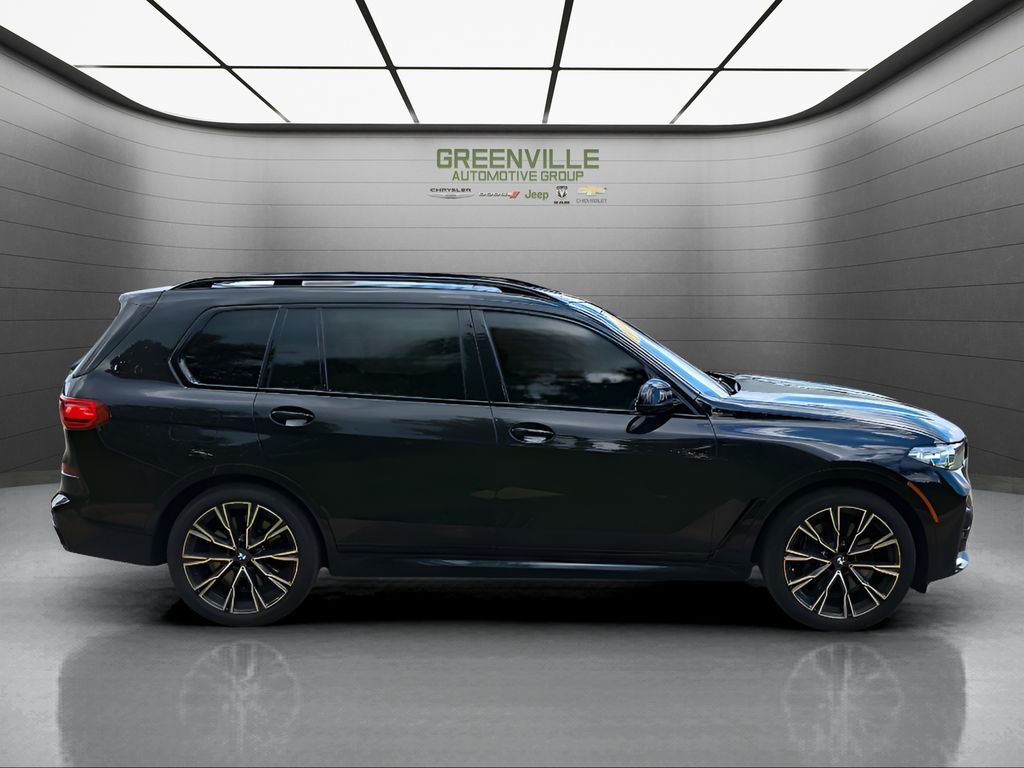 2022 BMW X7 M50i - Black Sapphire Metallic exterior view 6