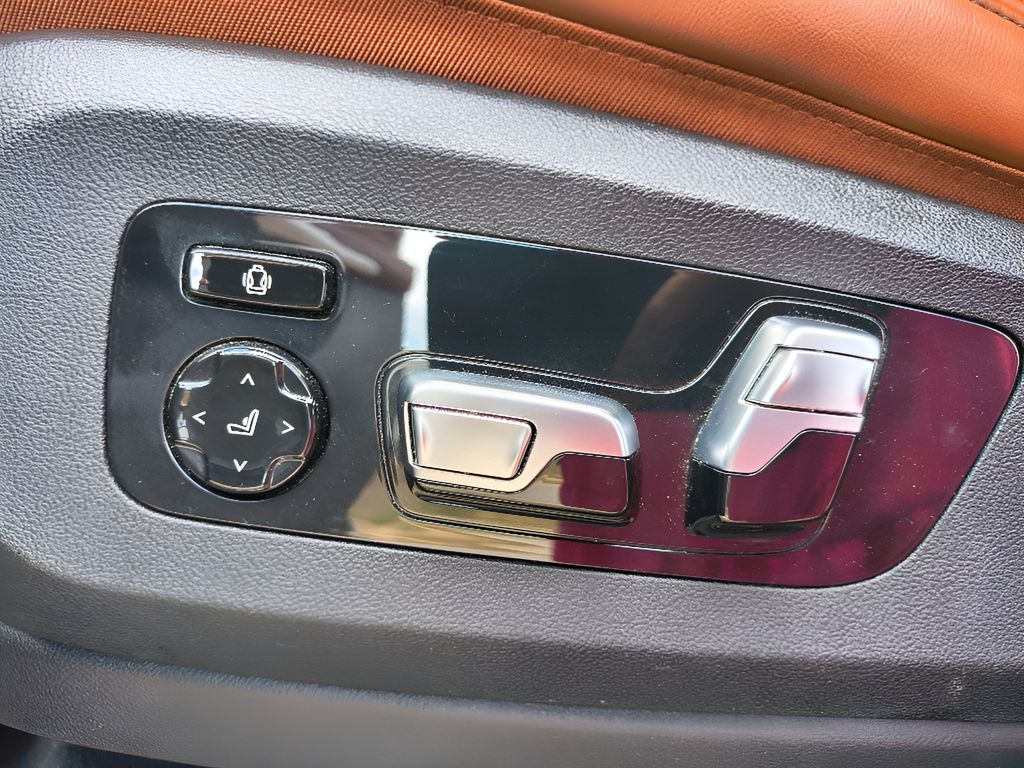 2022 BMW X7 M50i - Black Sapphire Metallic exterior view 11