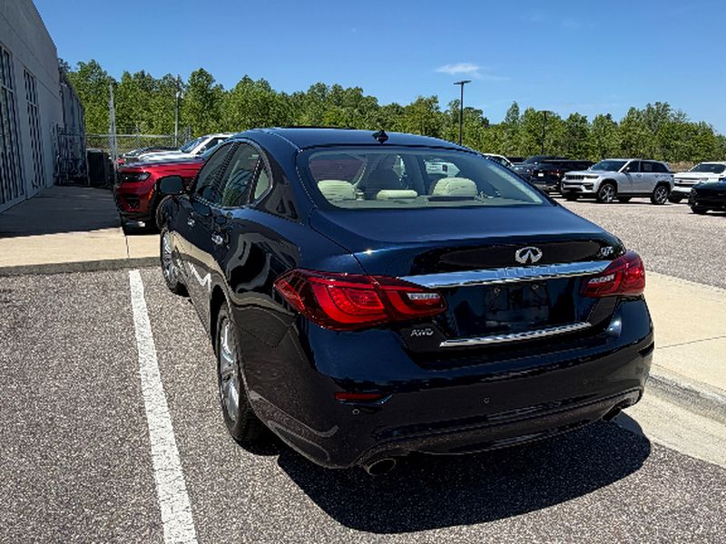 2019 INFINITI Q70 3.7 LUXE - Hermosa Blue exterior view 3