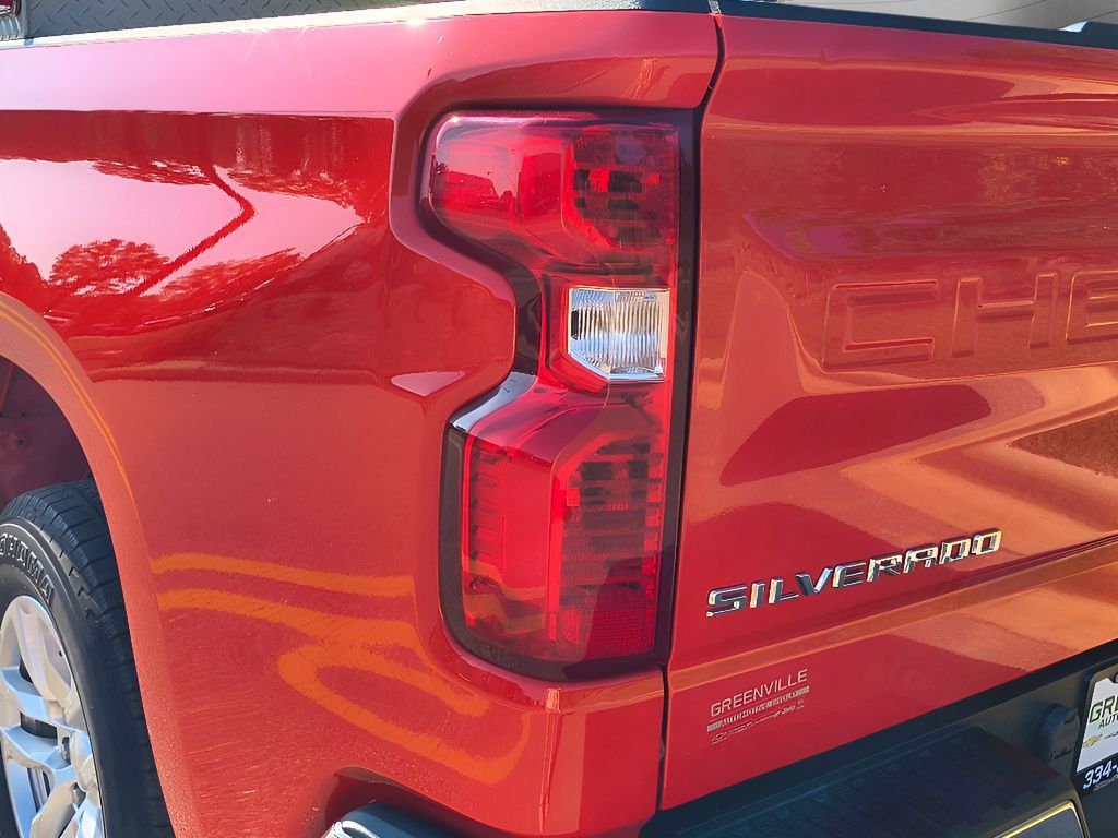 2020 Chevrolet Silverado 1500 - Red Hot exterior view 4