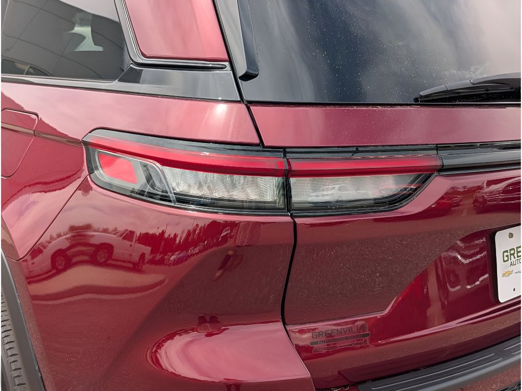 2023 Jeep Grand Cherokee Altitude - Velvet Red Pearlcoat exterior view 4