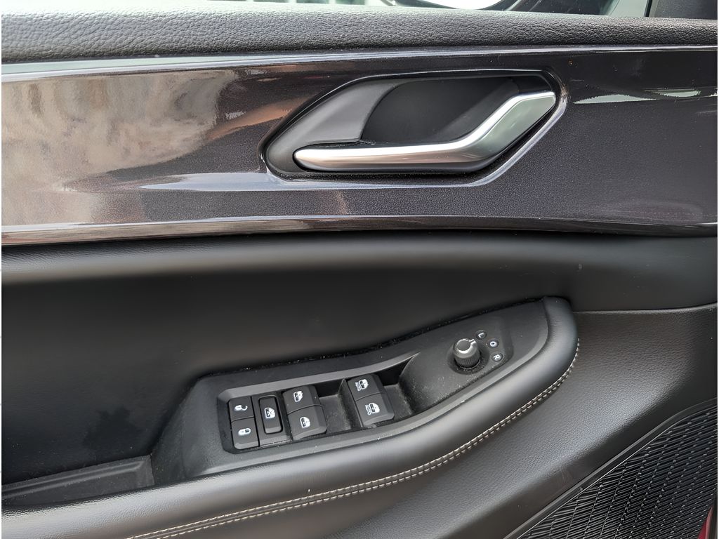 2023 Jeep Grand Cherokee Altitude - Velvet Red Pearlcoat exterior view 11