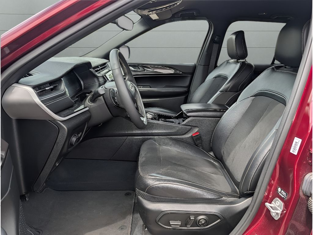 2023 Jeep Grand Cherokee Altitude - Velvet Red Pearlcoat exterior view 14
