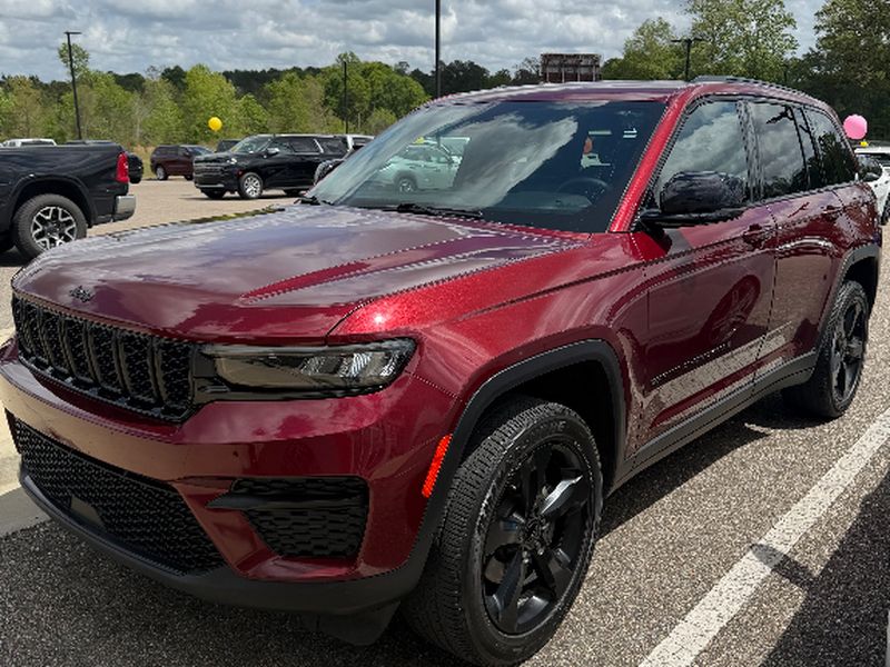 2023 Jeep Grand Cherokee Altitude - Velvet Red Pearlcoat exterior view 1
