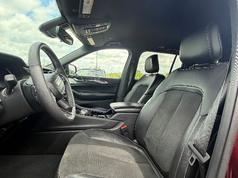 2023 Jeep Grand Cherokee Altitude - Velvet Red Pearlcoat exterior view 2