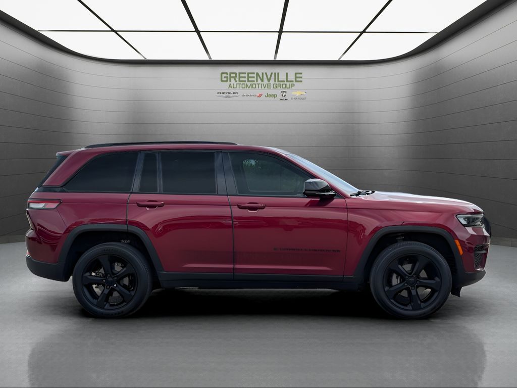 2023 Jeep Grand Cherokee Altitude - Velvet Red Pearlcoat exterior view 7