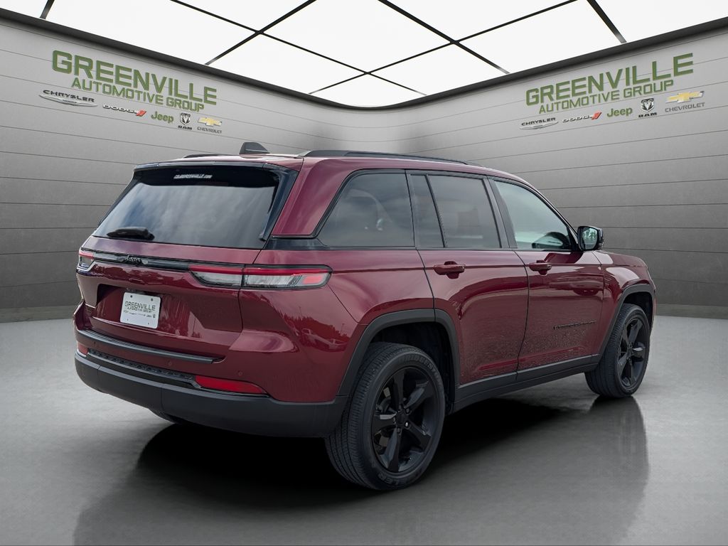 2023 Jeep Grand Cherokee Altitude - Velvet Red Pearlcoat exterior view 6