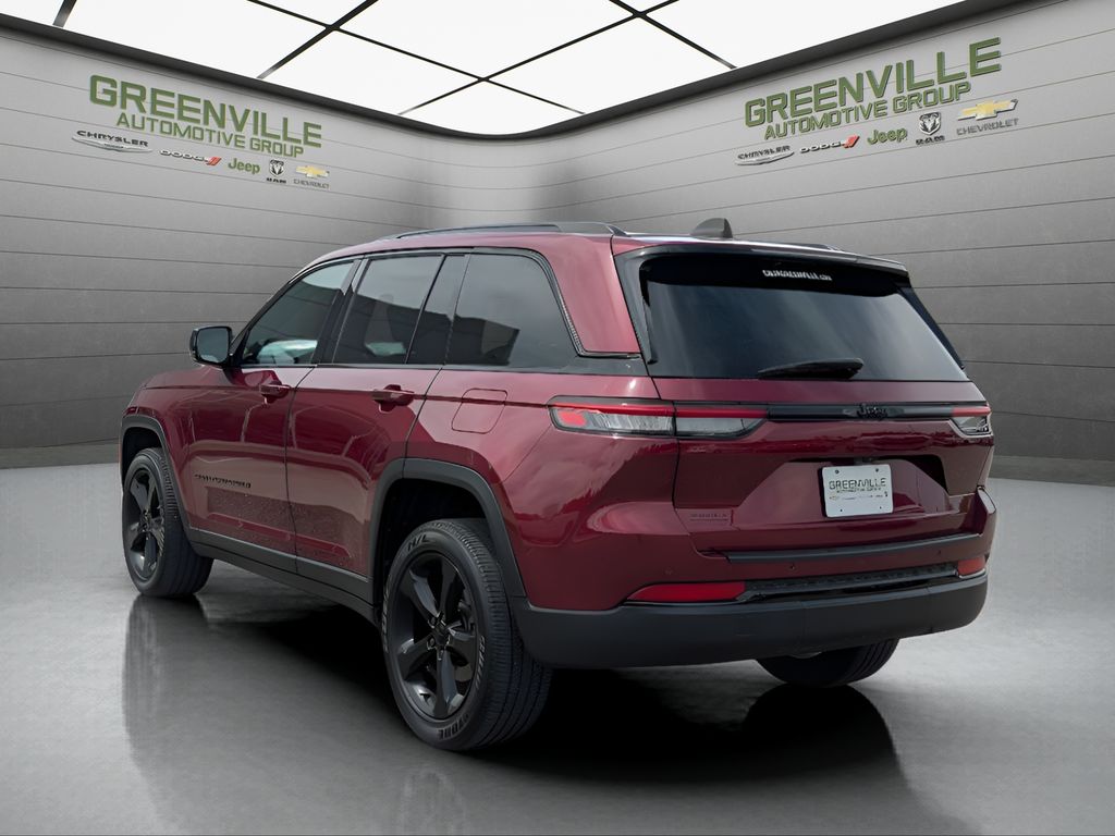 2023 Jeep Grand Cherokee Altitude - Velvet Red Pearlcoat exterior view 5