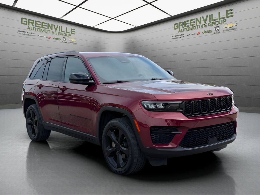 2023 Jeep Grand Cherokee Altitude - Velvet Red Pearlcoat exterior view 8