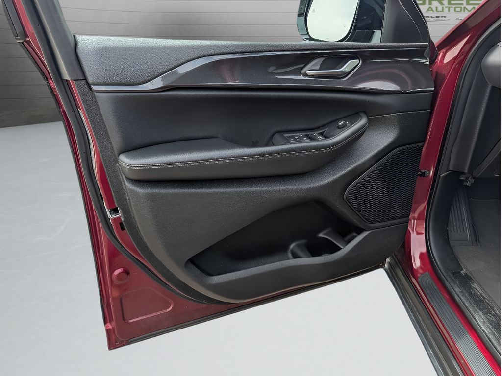 2023 Jeep Grand Cherokee Altitude - Velvet Red Pearlcoat exterior view 12