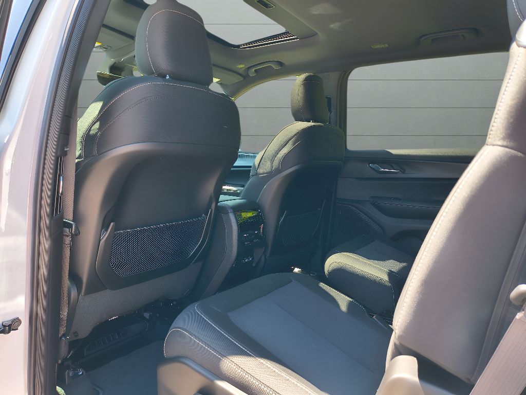 New 2025 Jeep Grand Cherokee L Laredo X