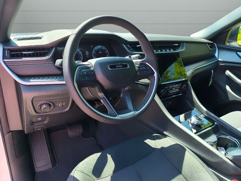 New 2025 Jeep Grand Cherokee L Laredo X