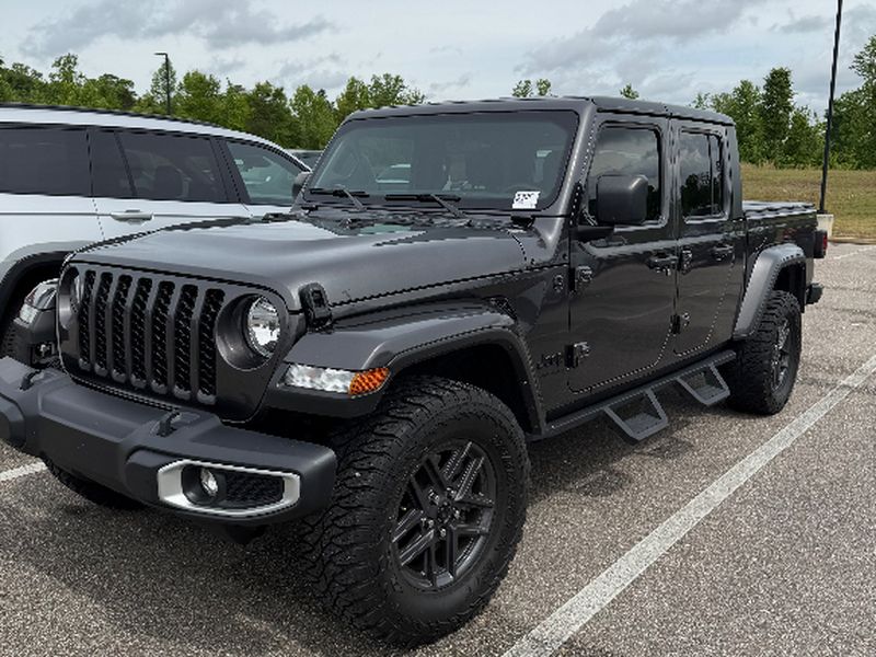 2023 Jeep Gladiator