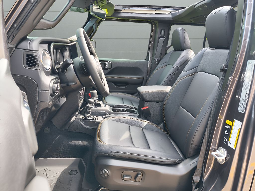 2025 Jeep Wrangler Sahara - Granite Crystal Metallic Clearcoat exterior view 18