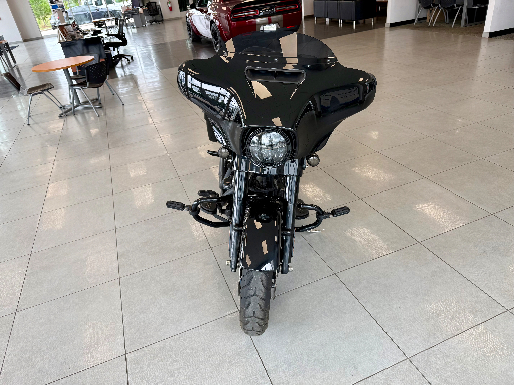2021 Harley-Davidson FLHXS Street Glide Special Blacked-Out Touring - Black exterior view 4