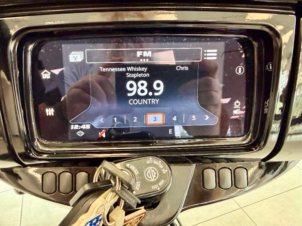 2021 Harley-Davidson FLHXS Street Glide Special Blacked-Out Touring - Black exterior view 14