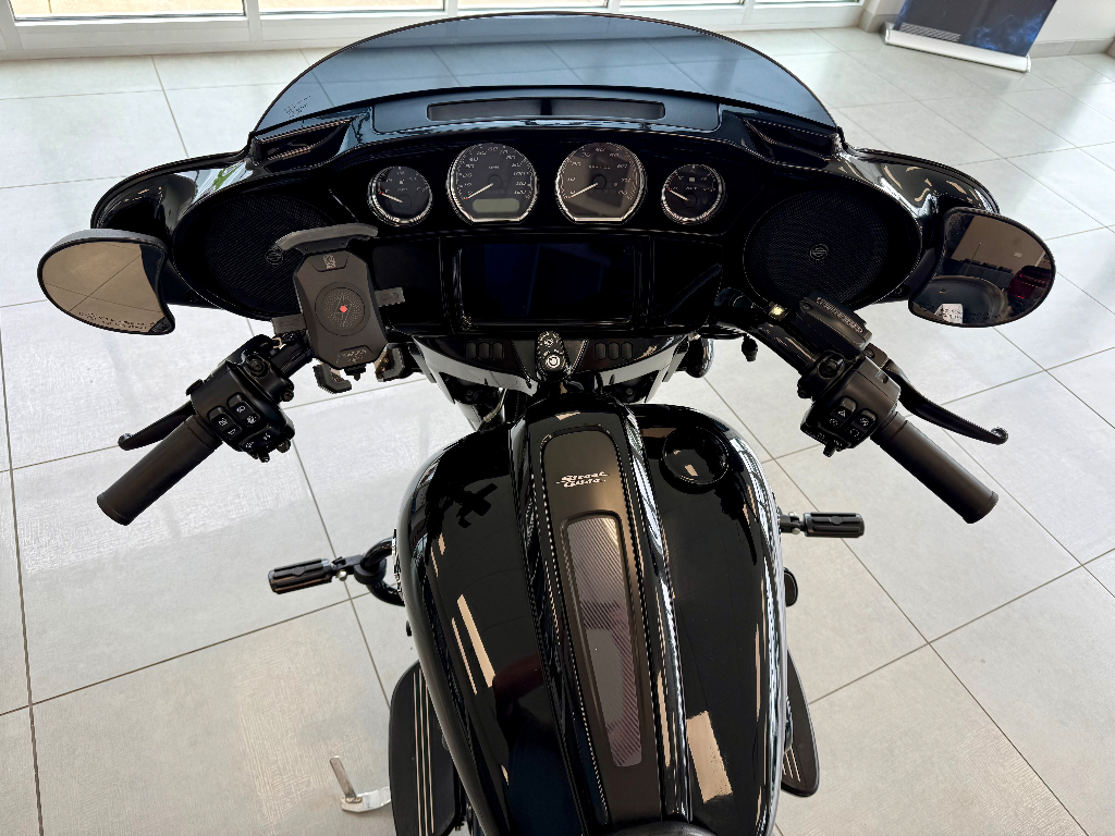 2021 Harley-Davidson FLHXS Street Glide Special Blacked-Out Touring - Black exterior view 5