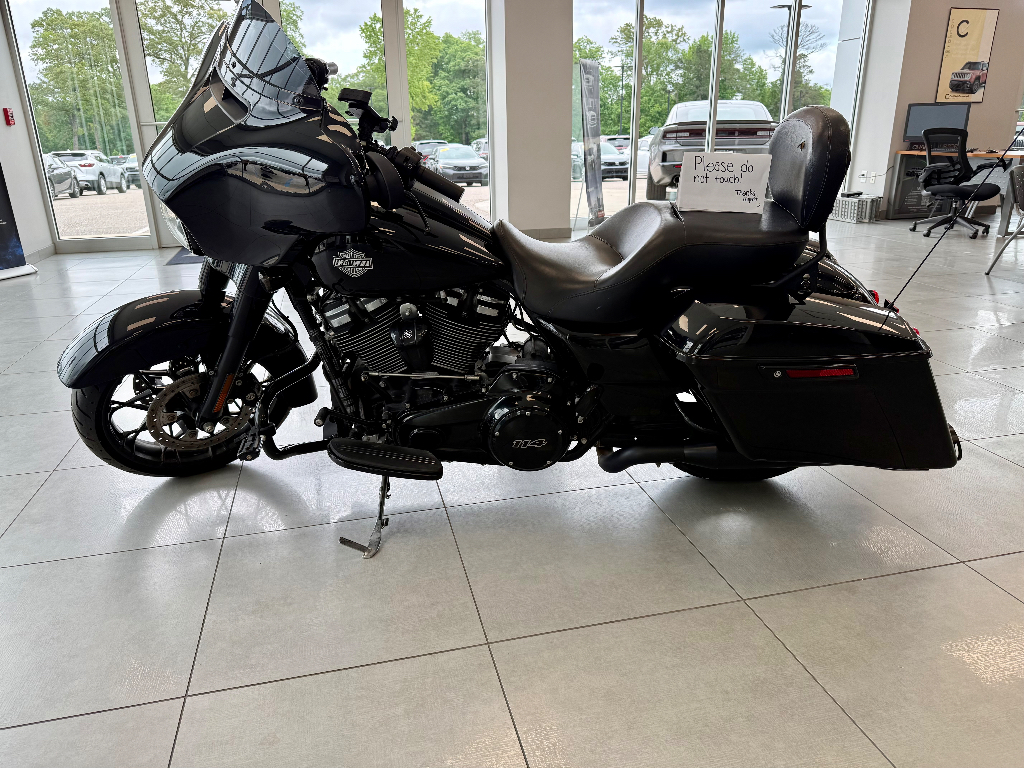 2021 Harley-Davidson FLHXS Street Glide Special Blacked-Out Touring - Black exterior view 2