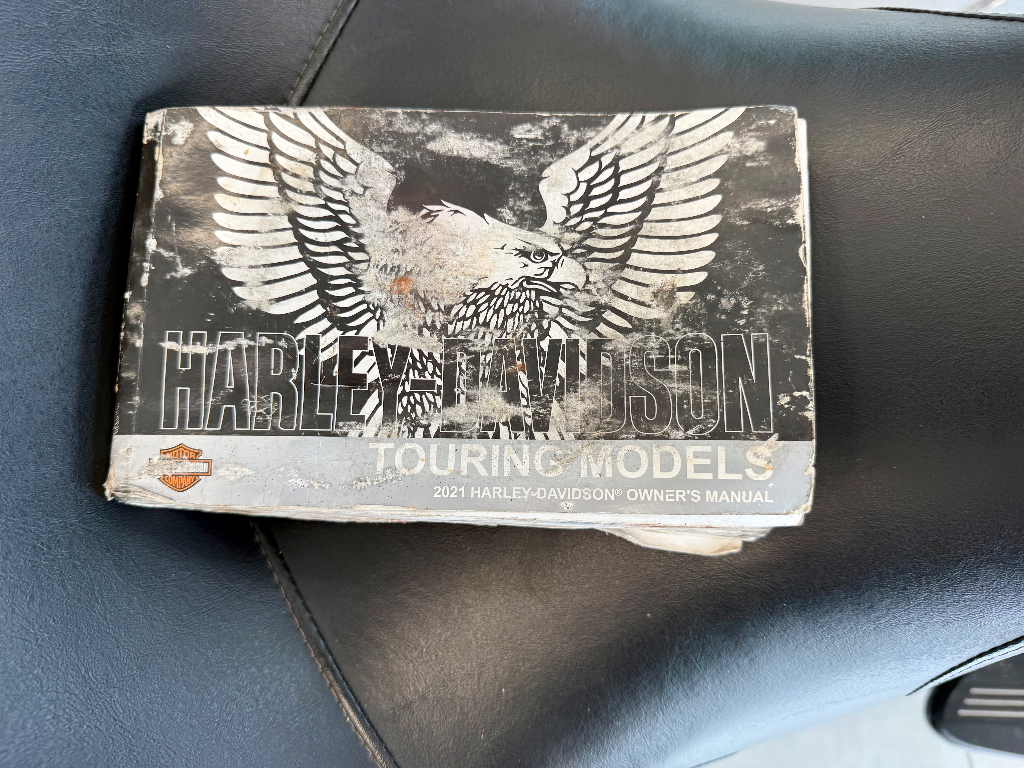 2021 Harley-Davidson FLHXS Street Glide Special Blacked-Out Touring - Black exterior view 11