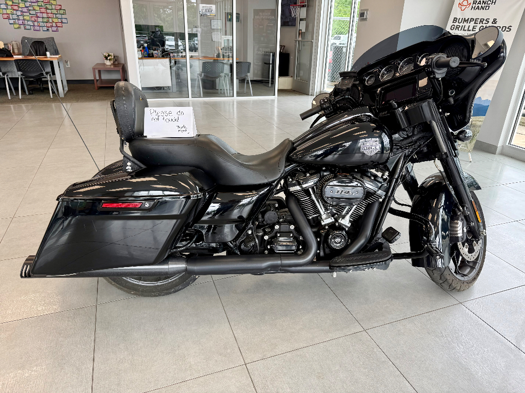 2021 Harley-Davidson FLHXS Street Glide Special Blacked-Out Touring - Black exterior view 3