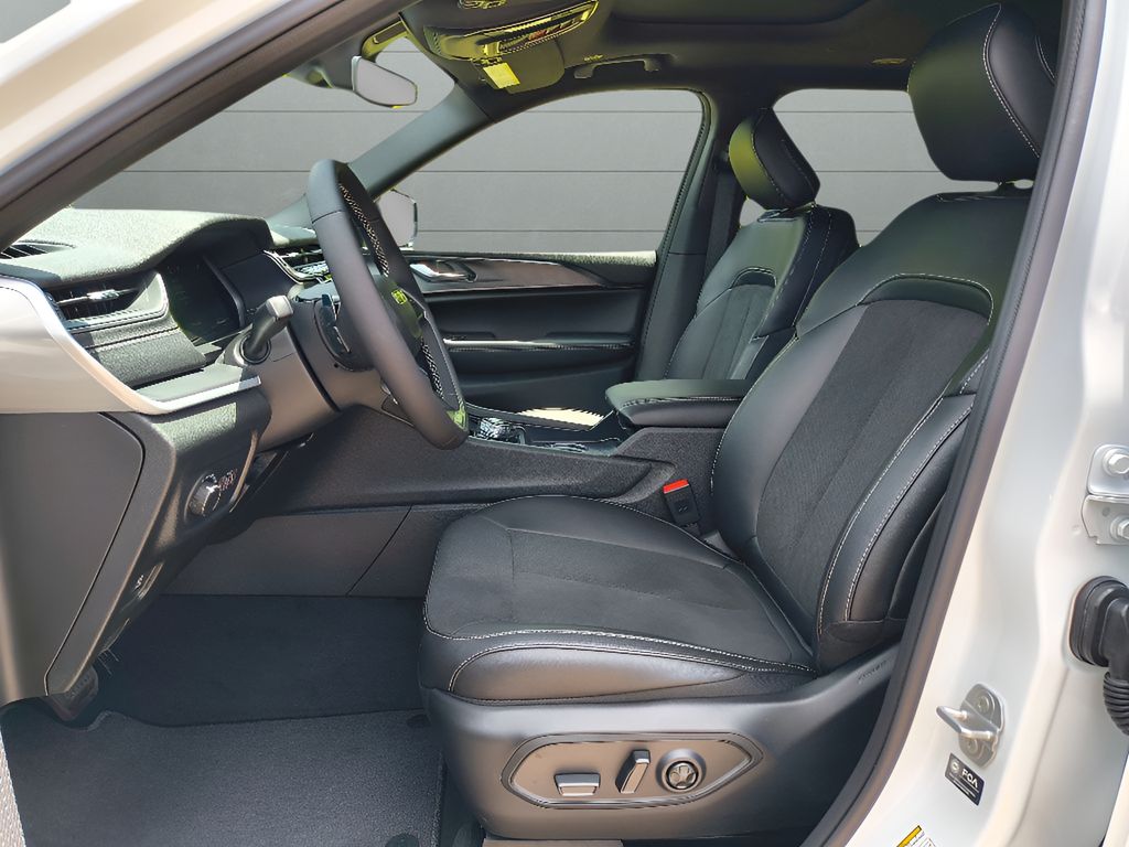 New 2025 Jeep Grand Cherokee L Altitude X