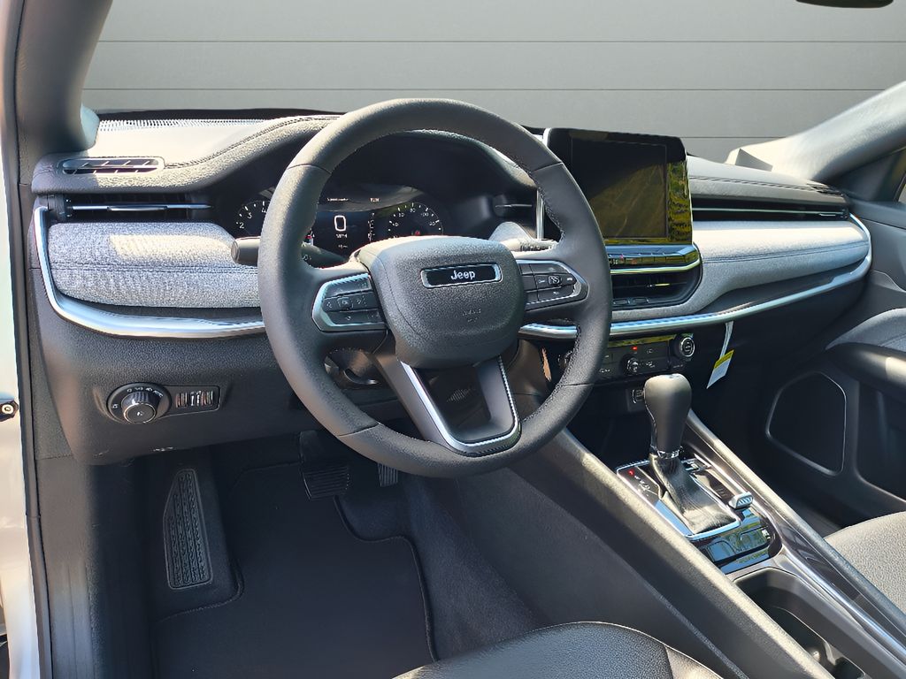 New 2025 Jeep Compass Latitude