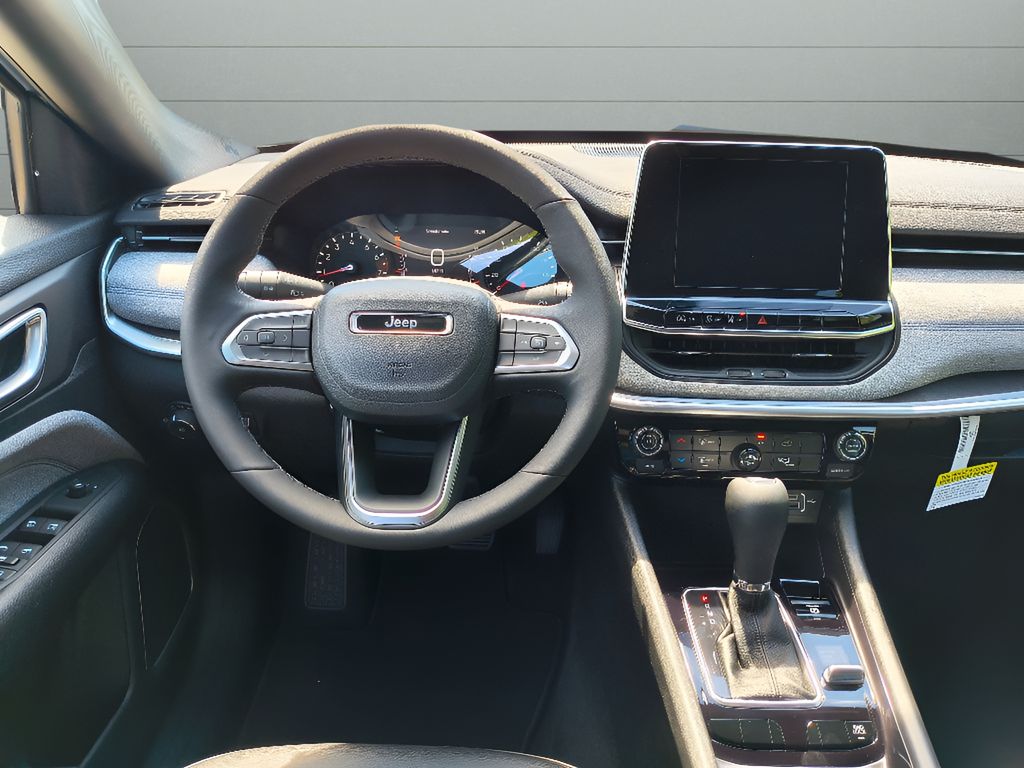 New 2025 Jeep Compass Latitude