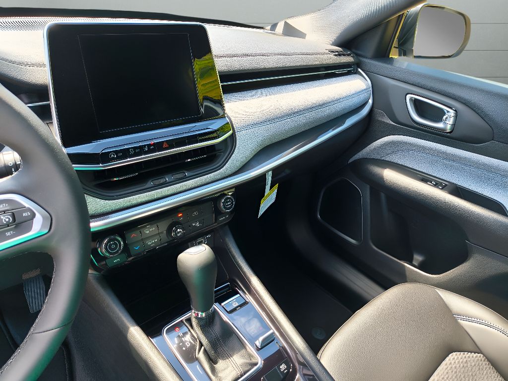 New 2025 Jeep Compass Latitude