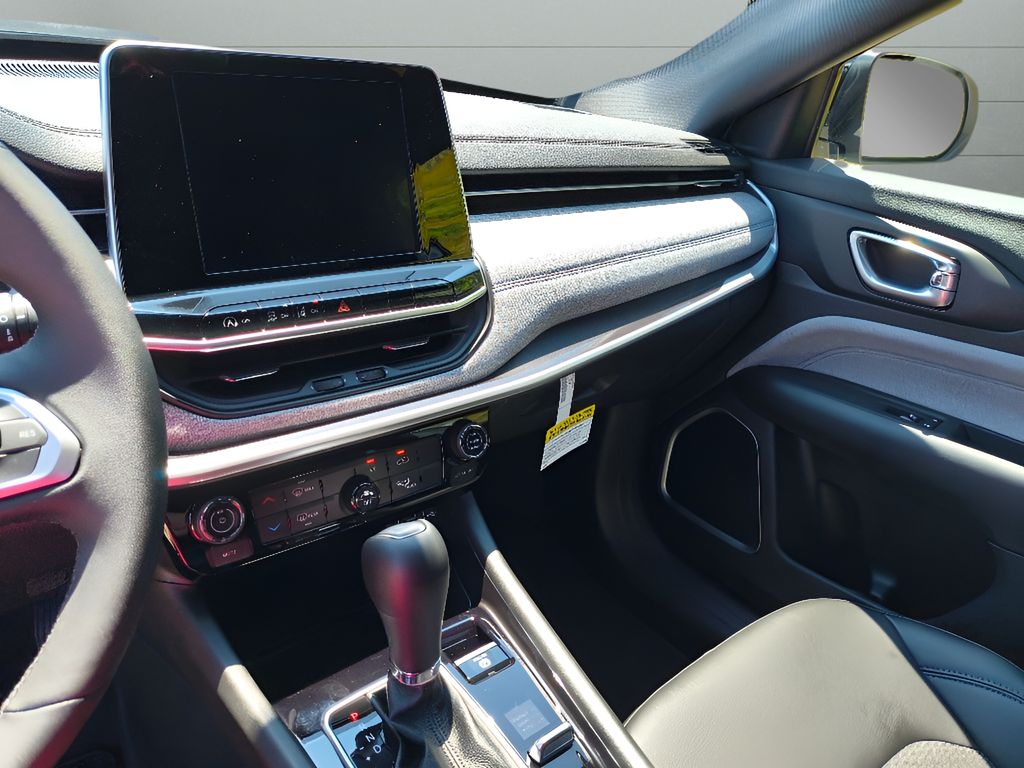 New 2025 Jeep Compass Latitude