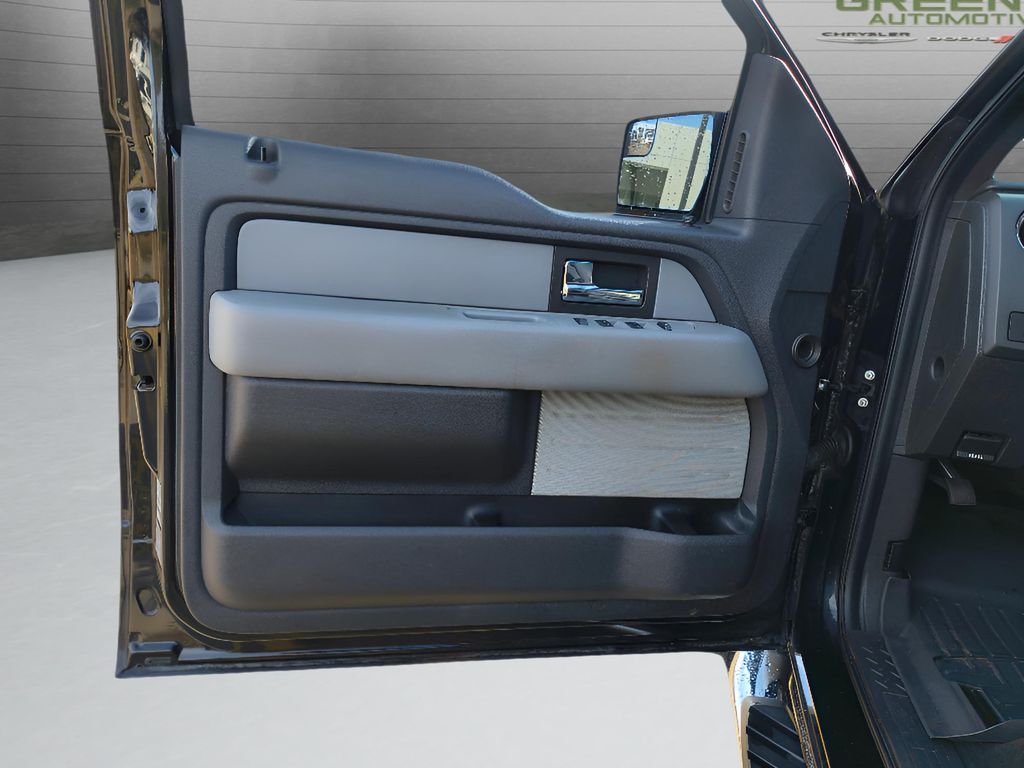 2013 Ford F-150 XLT - Tuxedo Black Metallic exterior view 16