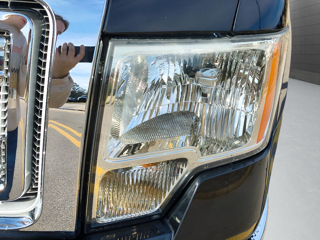 2013 Ford F-150 XLT - Tuxedo Black Metallic exterior view 13