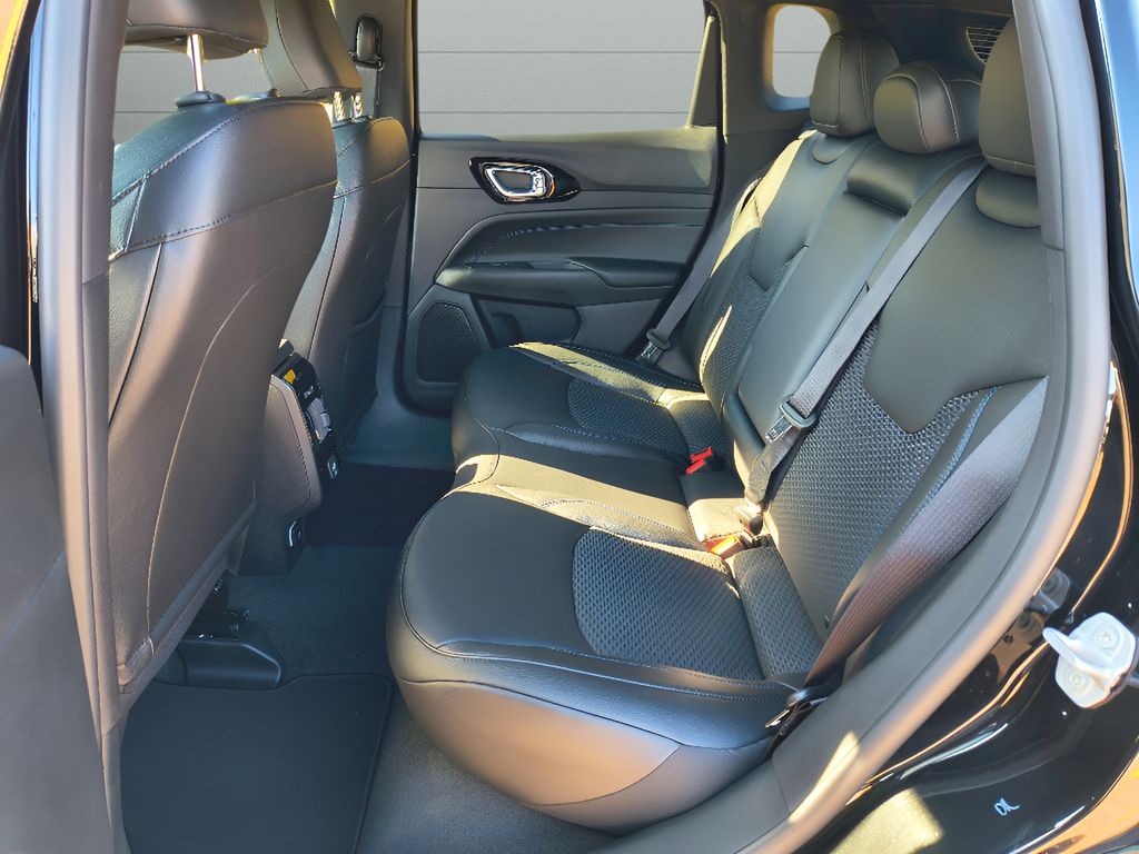 New 2026 Jeep Compass Latitude Altitude