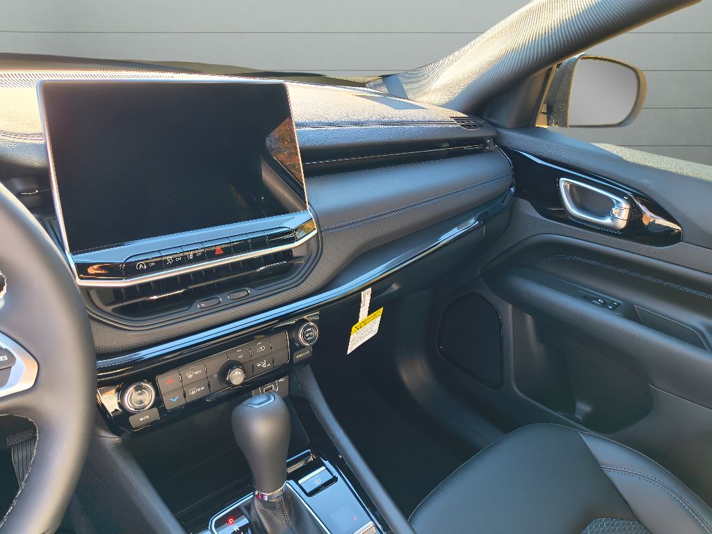 New 2026 Jeep Compass Latitude Altitude